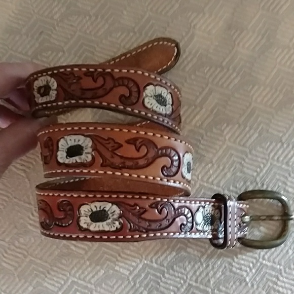 VTG Floral Scrollwork Hand Tooled Leather Belt - Picture 2 of 7